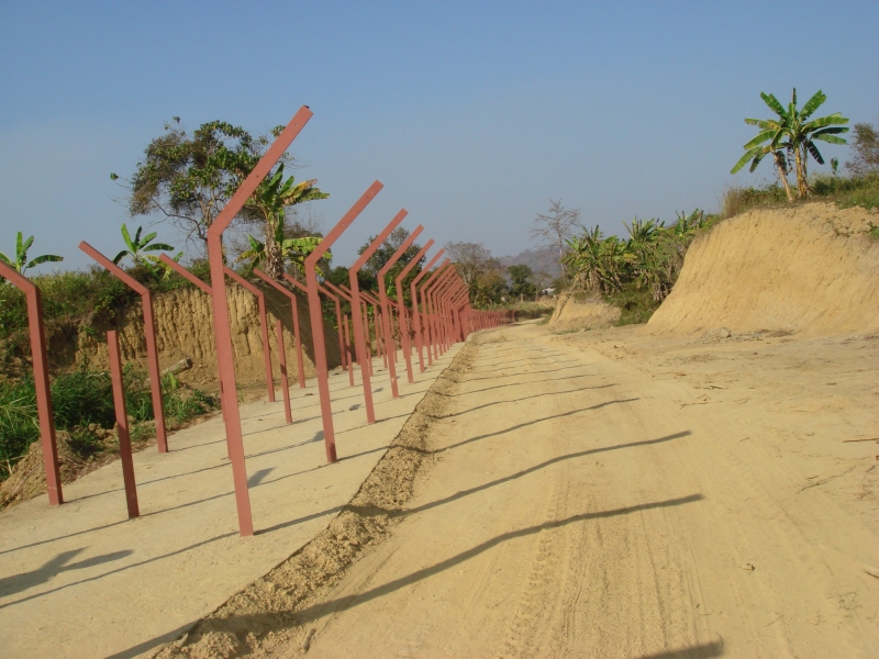 indo-bangla-border-fencing-2.jpg